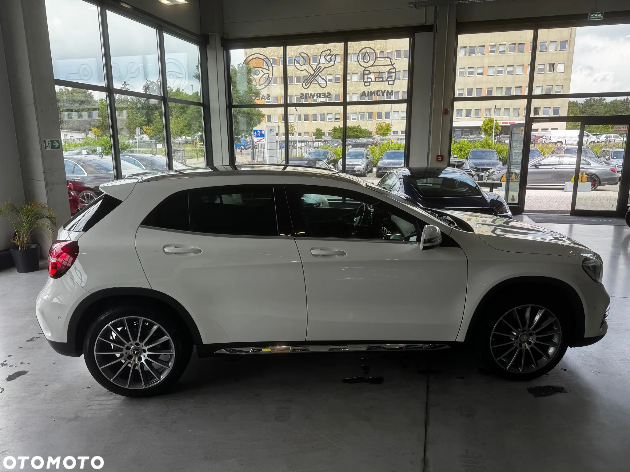 Mercedes-Benz GLA 200 7G-DCT AMG Line - 4