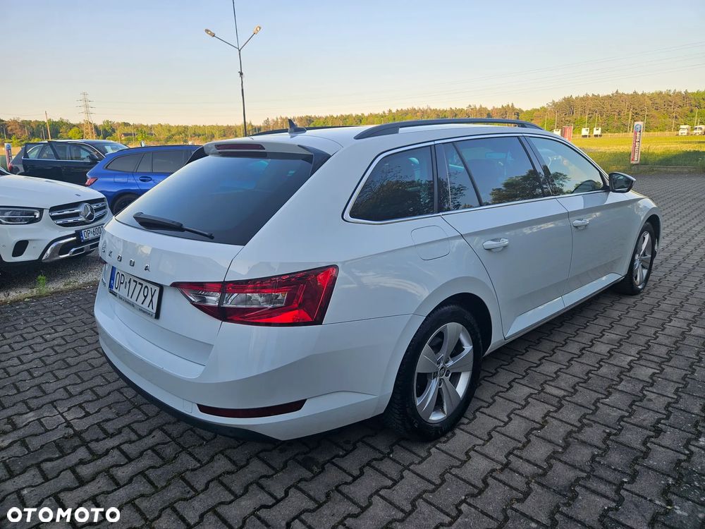 Skoda Superb 2.0 TDI DSG Ambition - 6