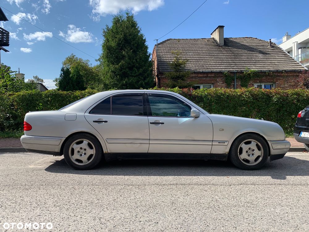 Mercedes-Benz Klasa E 300 TD Classic - 1