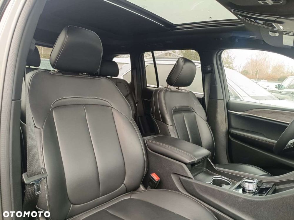 Jeep Grand Cherokee - 25