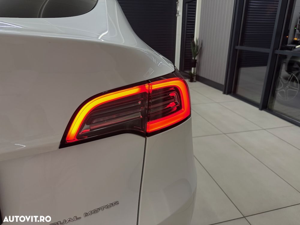 Tesla Model Y - 13