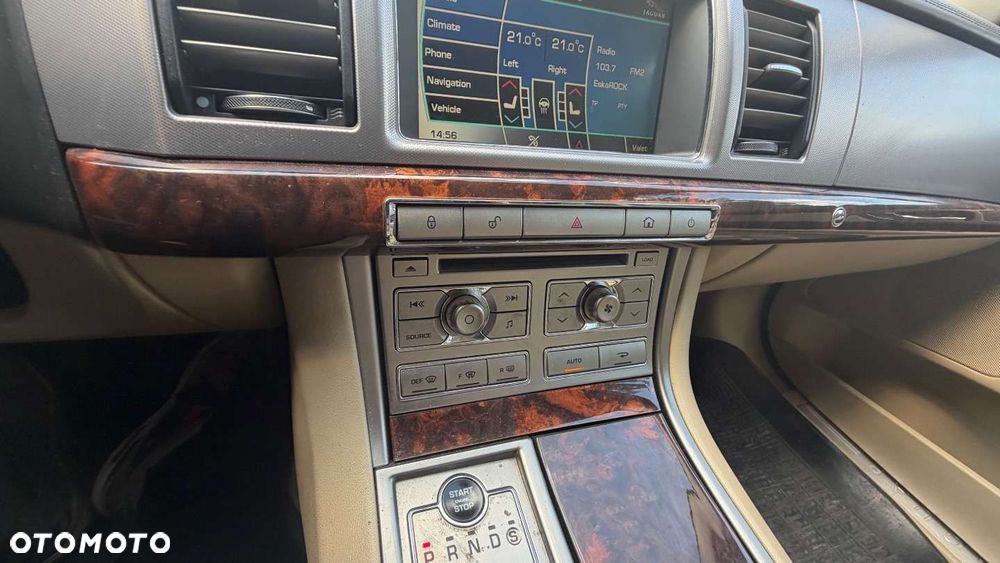 Jaguar XF 5.0 V8 Premium Luxury - 31