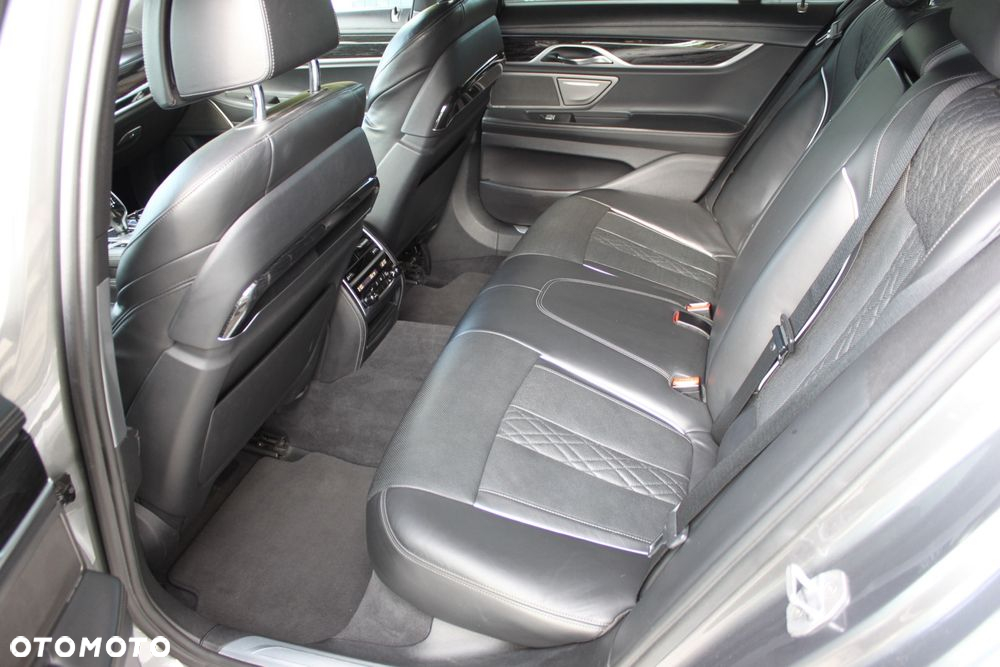 BMW Seria 7 730d xDrive - 32