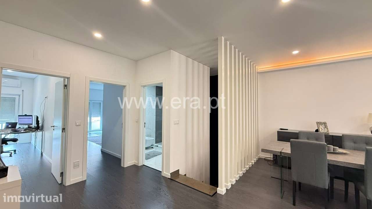 Duplex T4 Moderno com Terraço Privativo e Garagem para 2 Carros - Grande imagem: 3/19