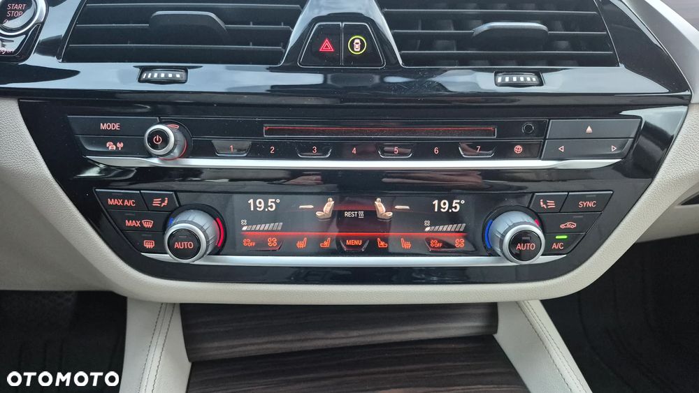 BMW Seria 5 520d Luxury Line - 28