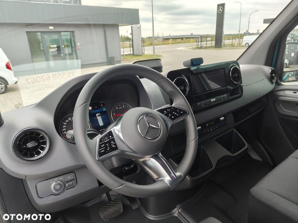 Mercedes-Benz Sprinter - 12