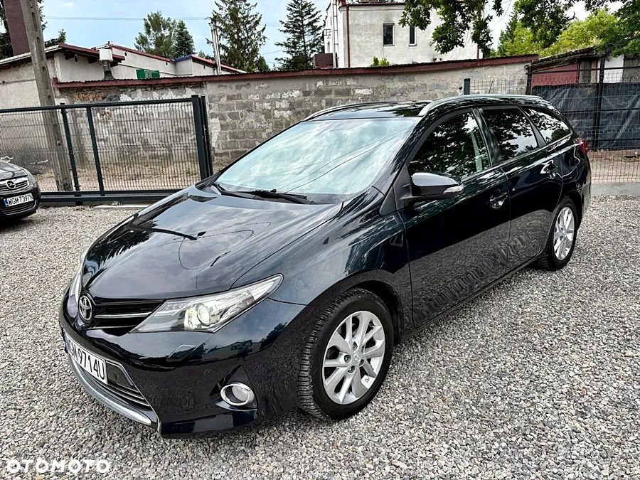 Toyota Auris 2.0 D-4D Executive - 1