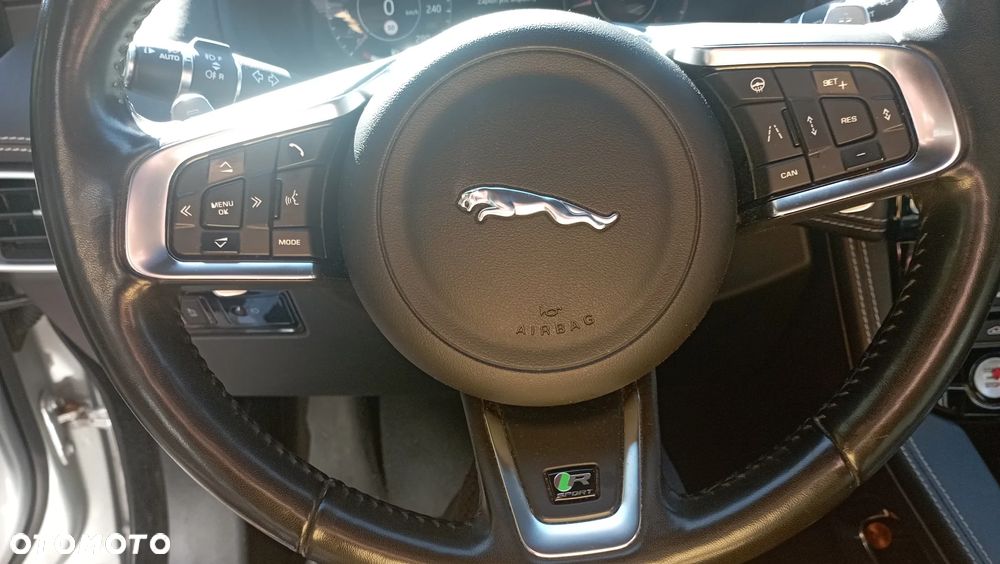 Jaguar F-Pace 2.0 i4D AWD R-Sport - 34