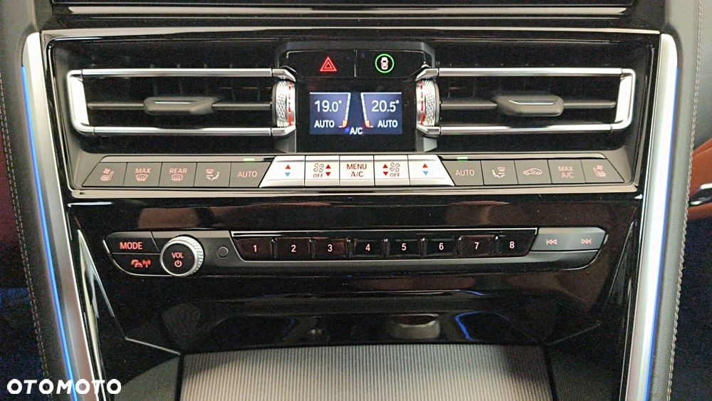 BMW Seria 8 M850i xDrive - 23