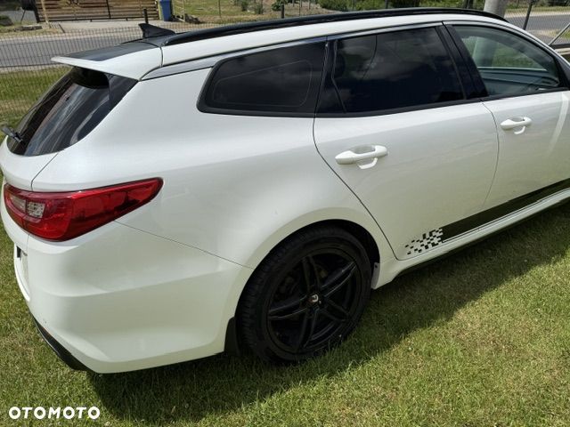 Kia Optima - 16