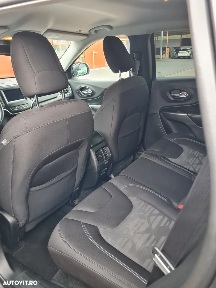 Jeep Cherokee - 3