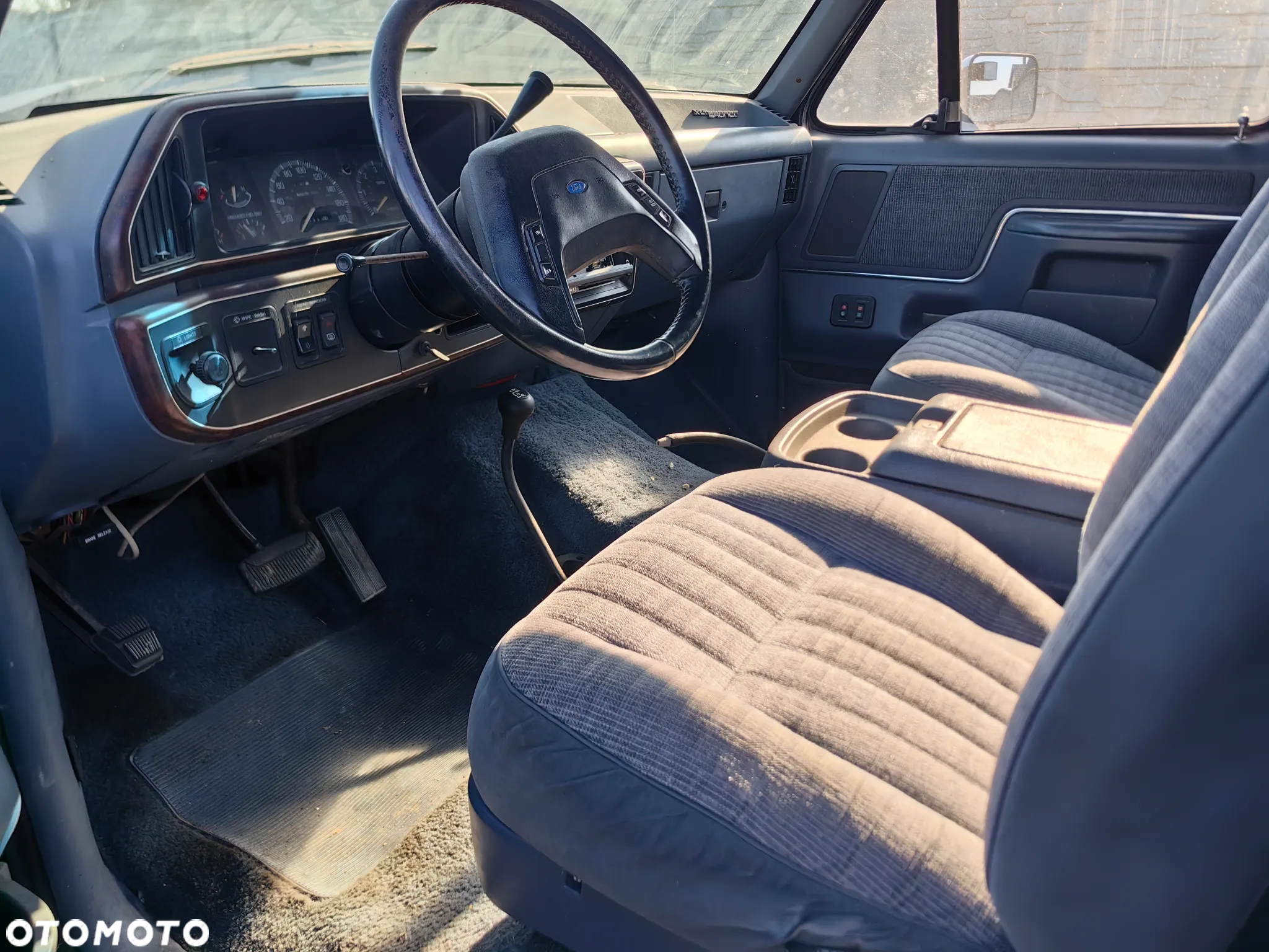 Ford Bronco - 6