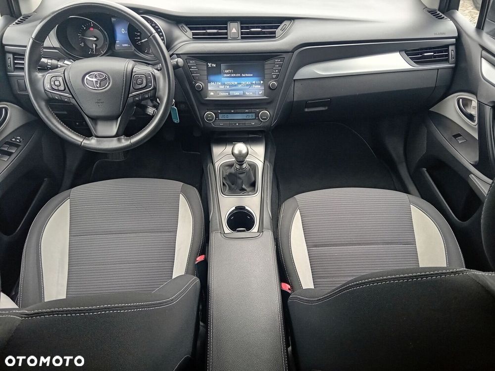 Toyota Avensis 2.0 D-4D Premium - 9