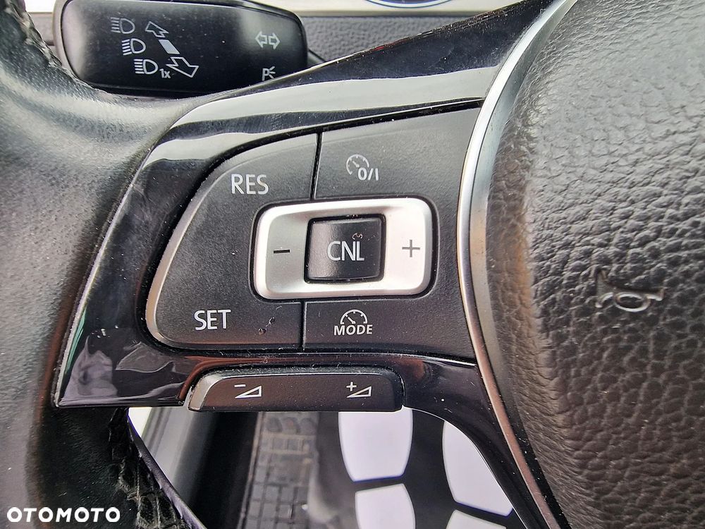 Volkswagen Golf 1.6 TDI BlueMotion Technology Comfortline - 12
