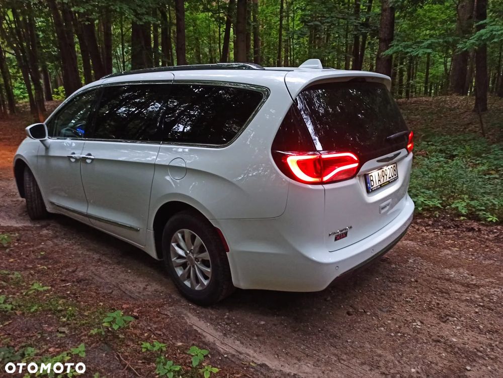 Chrysler Pacifica - 11