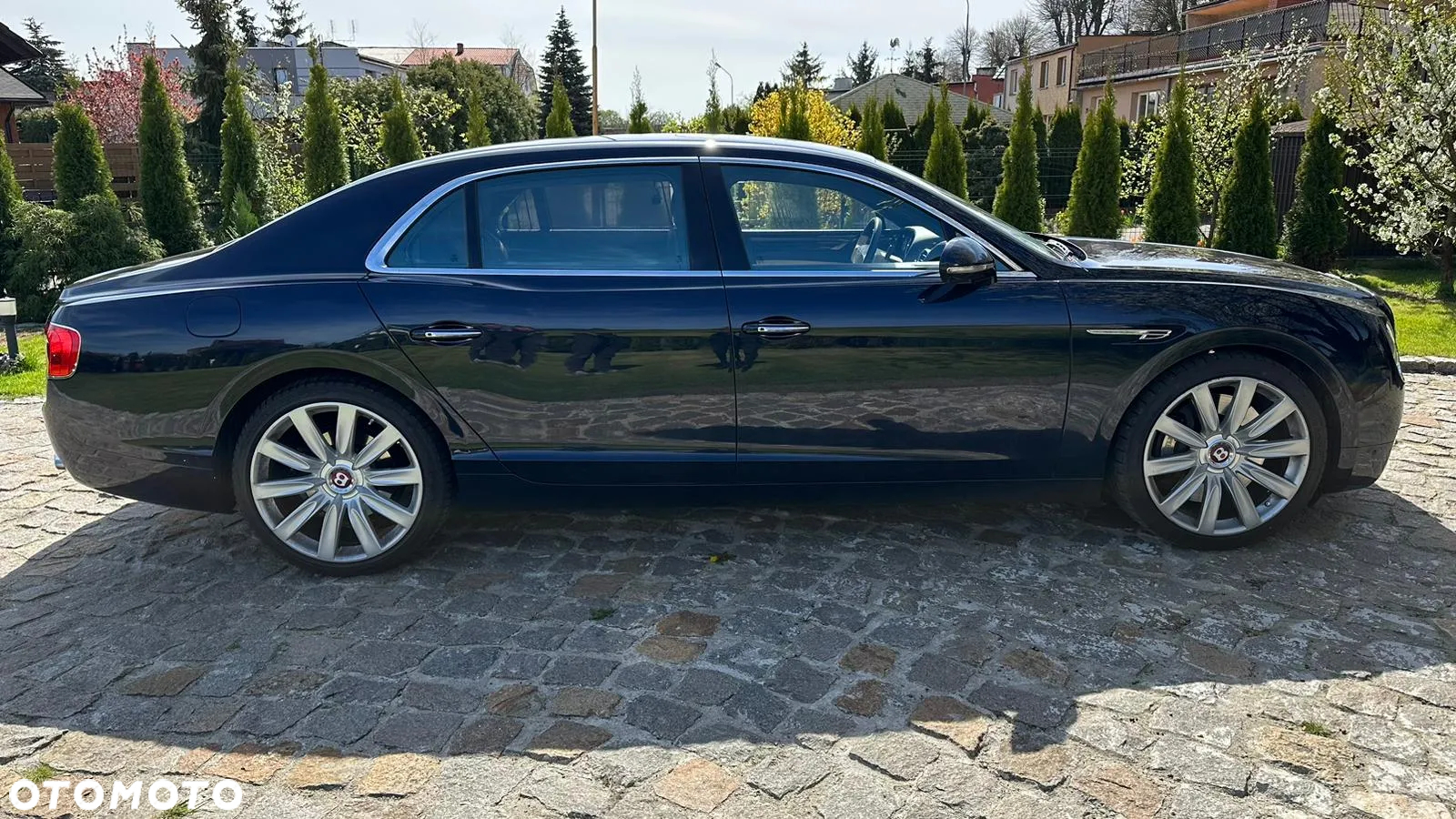 Bentley Flying Spur V8 - 8