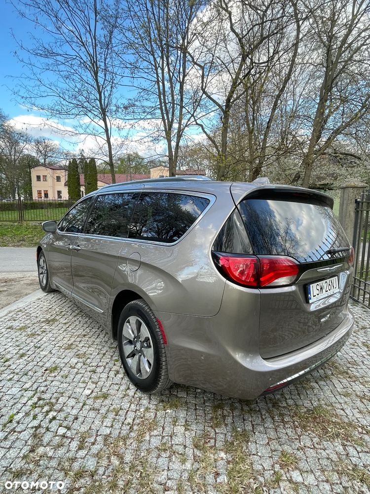 Chrysler Pacifica - 5