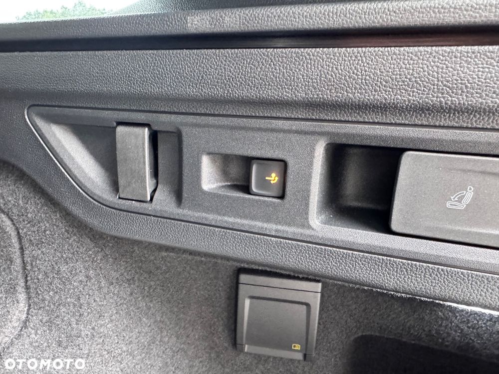 Volkswagen Passat 2.0 TDI SCR R-Line Plus DSG - 29