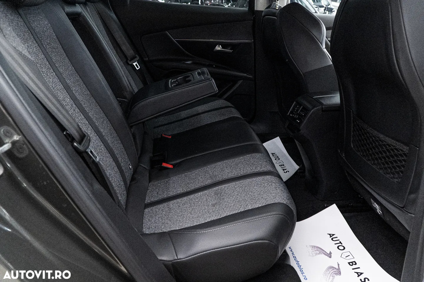 Peugeot 3008 1.2 PureTech Turbo S&S EAT8 Allure - 8