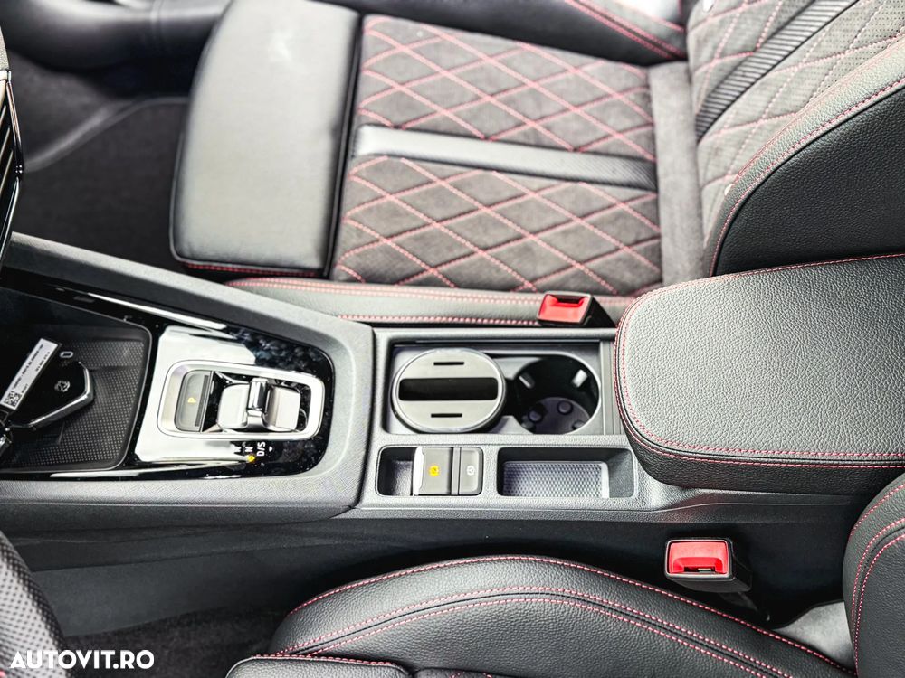 Skoda Octavia 2.0 TSI 265 CP DSG RS - 10