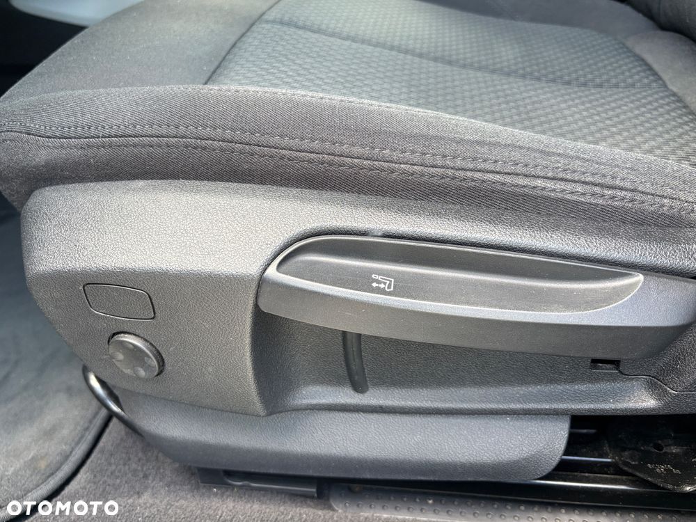 BMW Seria 2 218i - 8