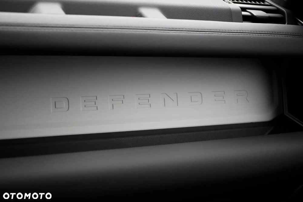 Land Rover Defender 3.0 D200 mHEV S - 23