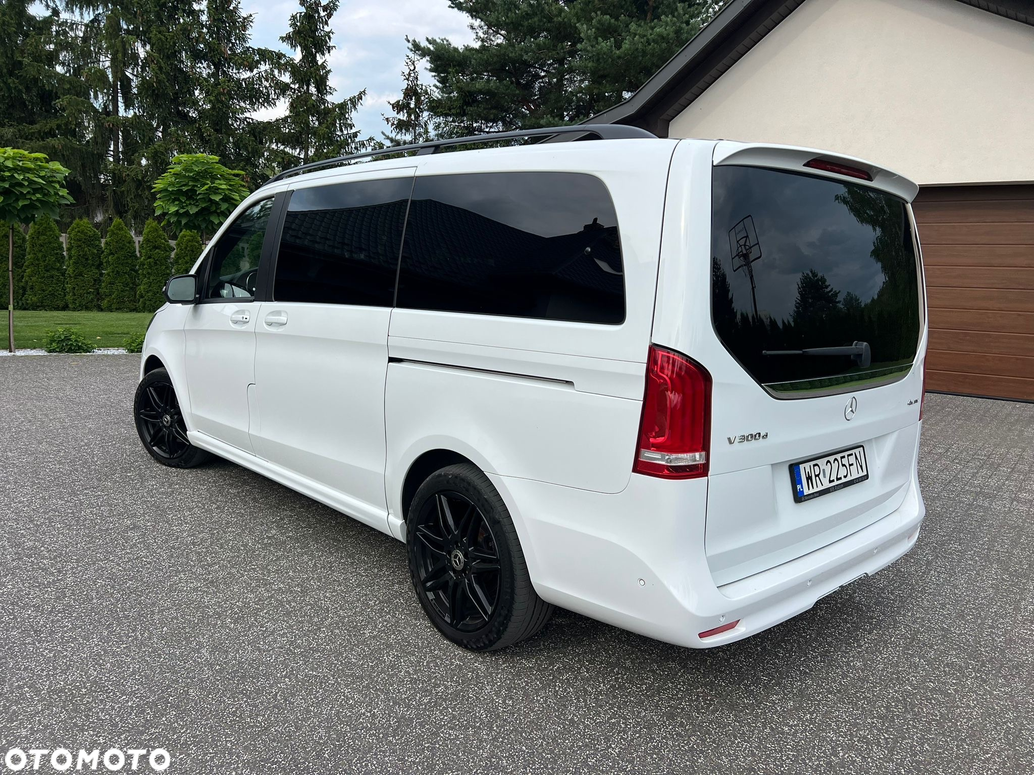 Mercedes-Benz Klasa V 300 d 4-Matic Exclusive 9G-Tronic (d³ugi) - 6