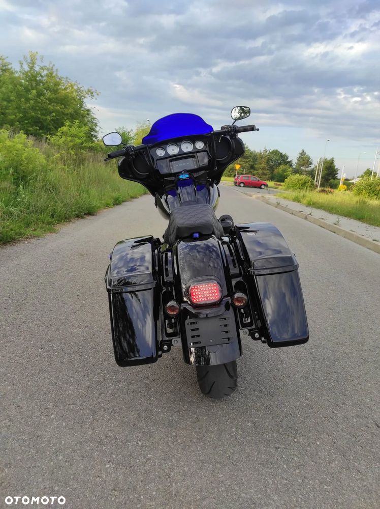 Harley-Davidson Touring Street Glide - 11