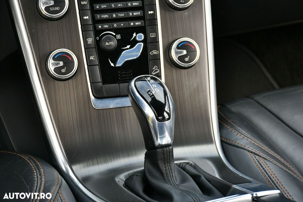 Volvo XC 60 D4 AWD Geartronic Momentum - 16