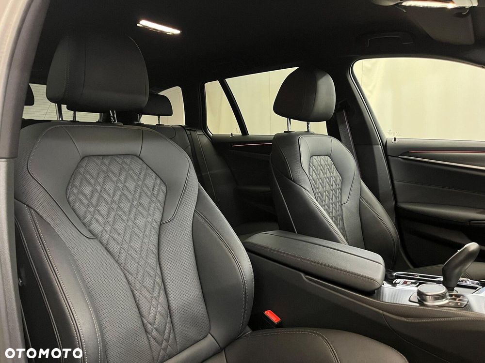 BMW Seria 5 530d xDrive mHEV M Sport sport - 39
