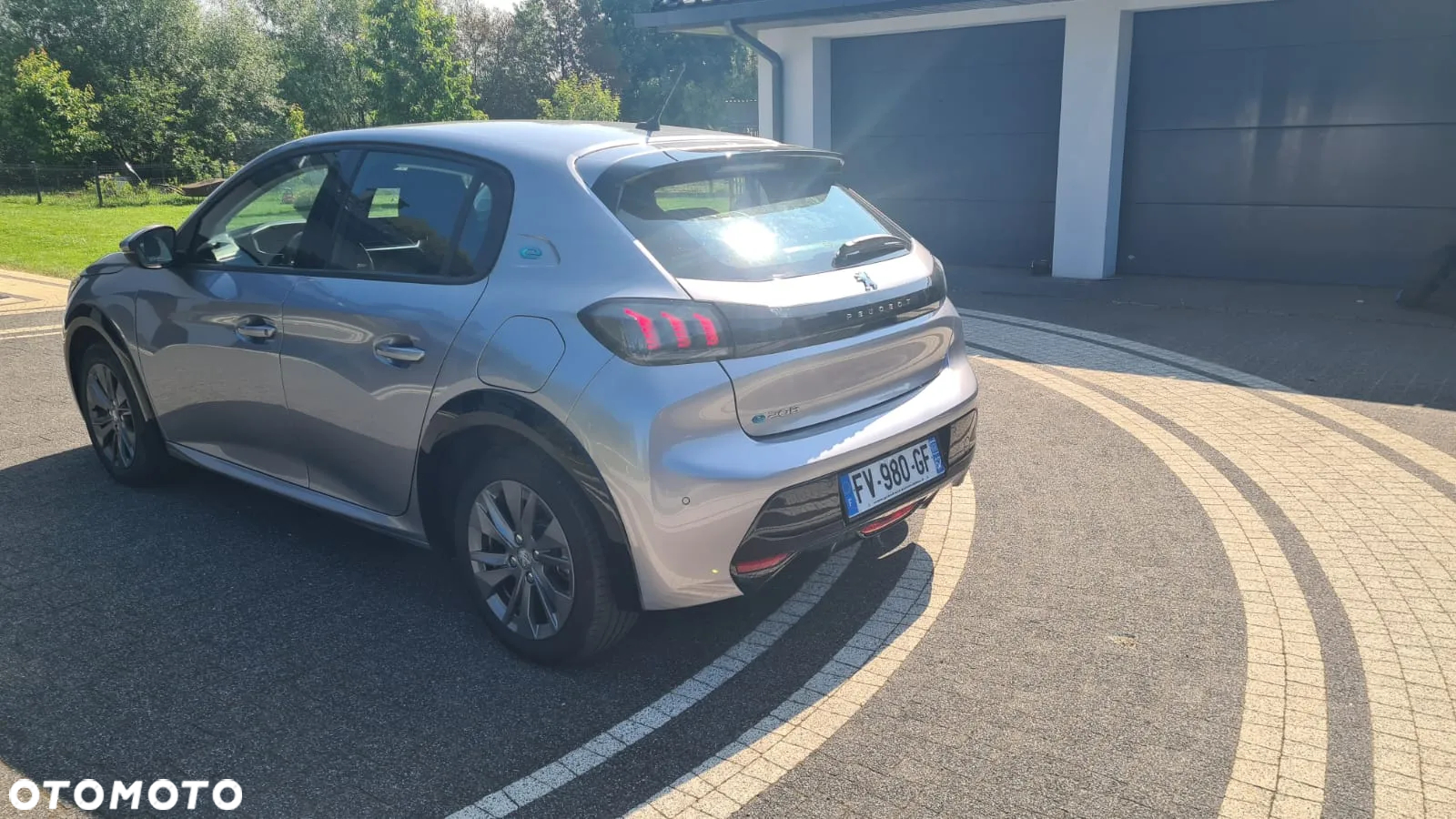 Peugeot 208 e-208 Allure - 4