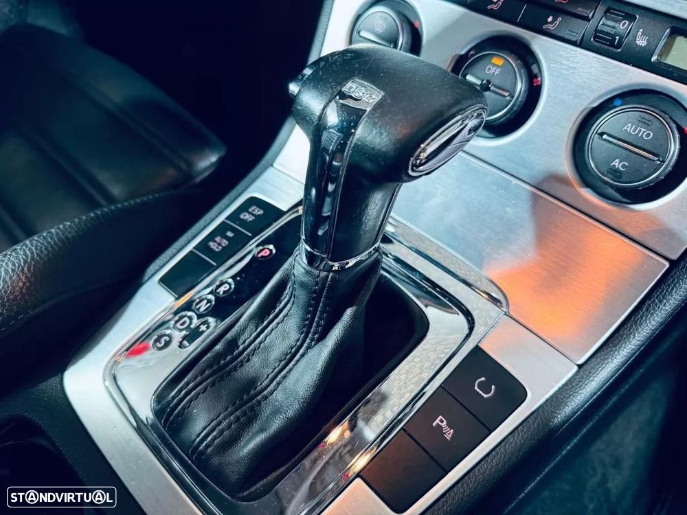 VW Passat Variant 2.0 TDi Highline DSG - 36