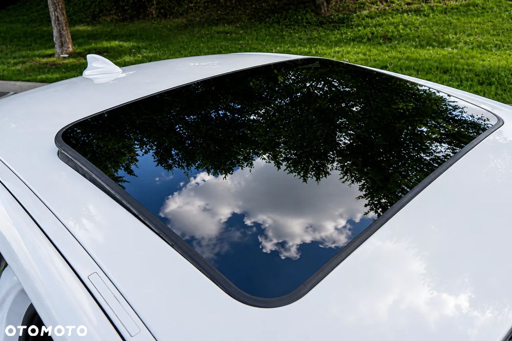 BMW Seria 3 330i xDrive - 9