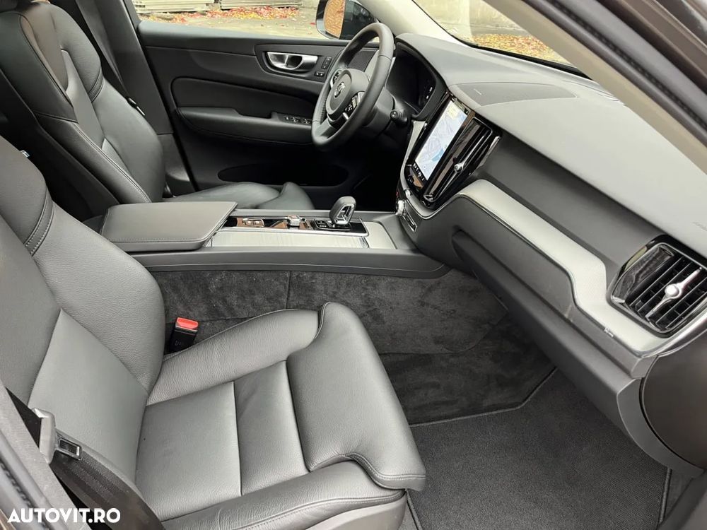 Volvo XC 60 T6 AWD Recharge Plus Dark - 6