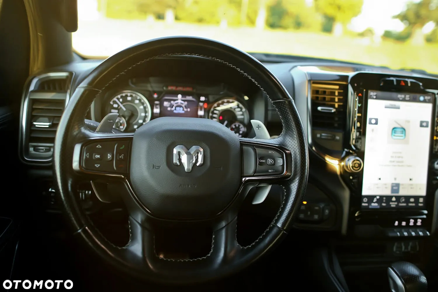 RAM 1500 Crew Cab Laramie - 19