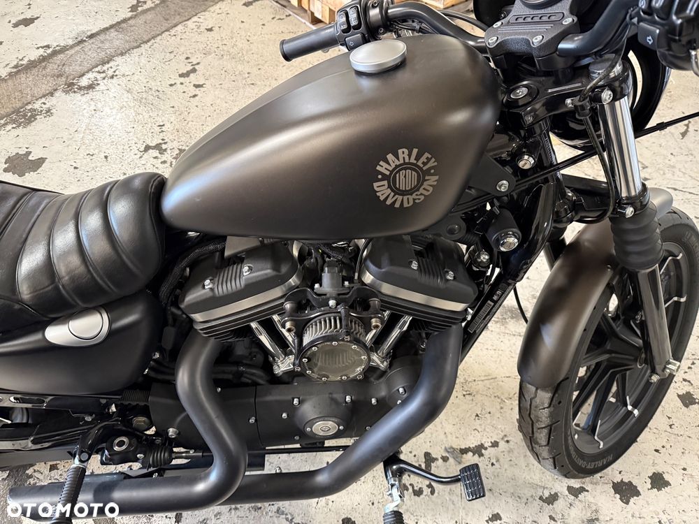 Harley-Davidson Sportster Iron 883 - 2