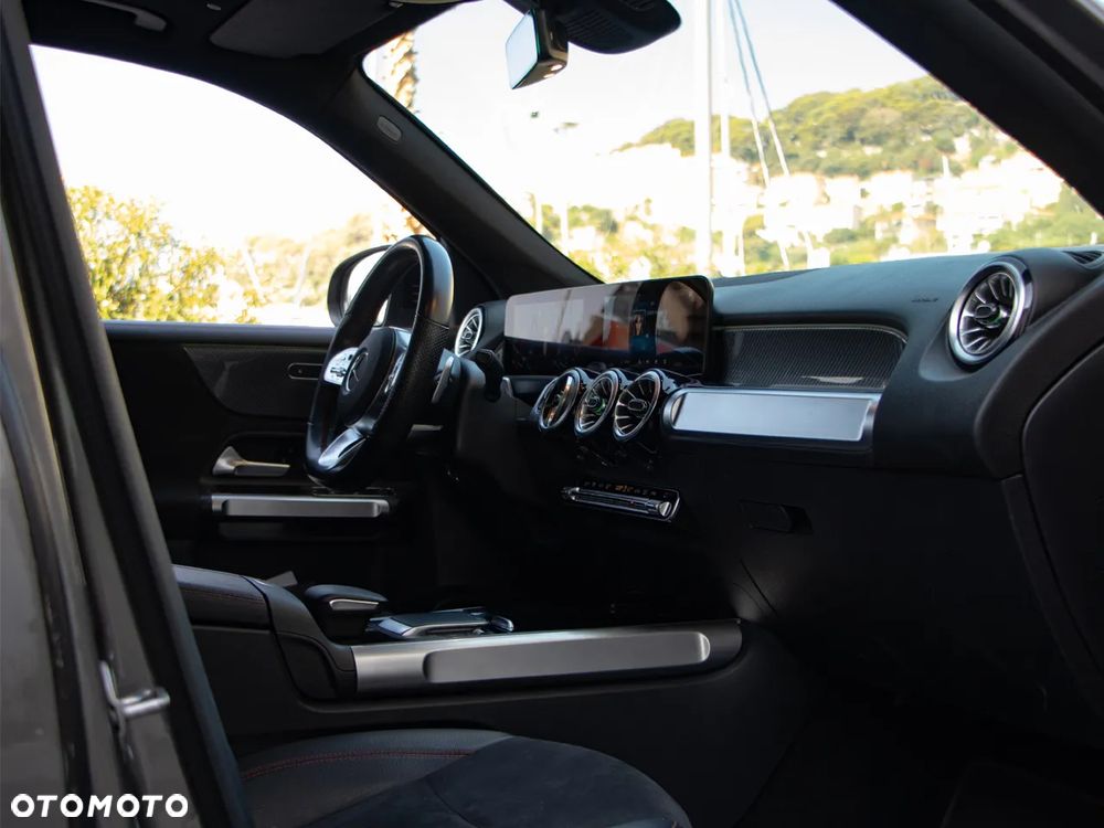 Mercedes-Benz GLB 220 d 4-Matic AMG Line 8G-DCT - 29