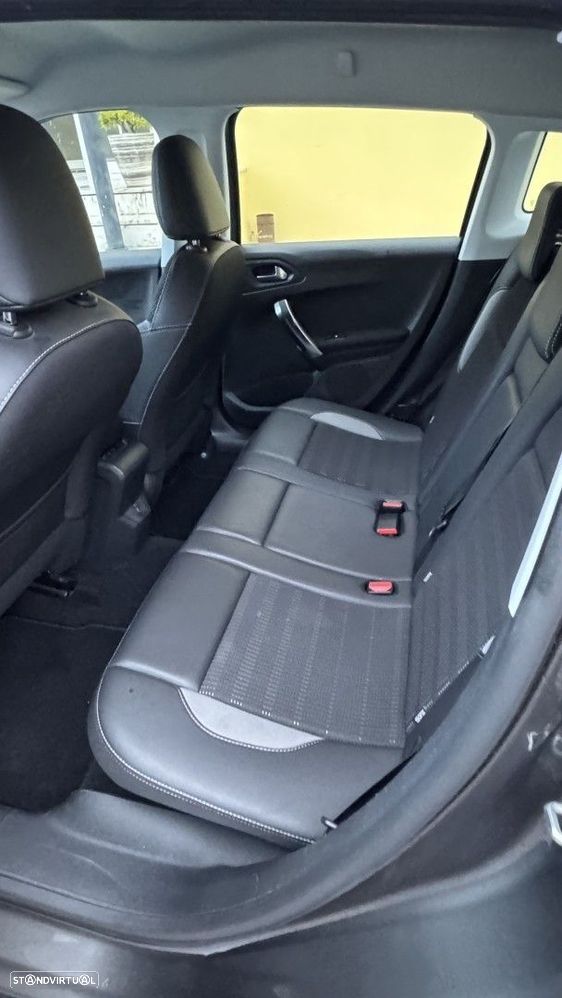 Peugeot 2008 1.2 PureTech Allure EAT6 - 12