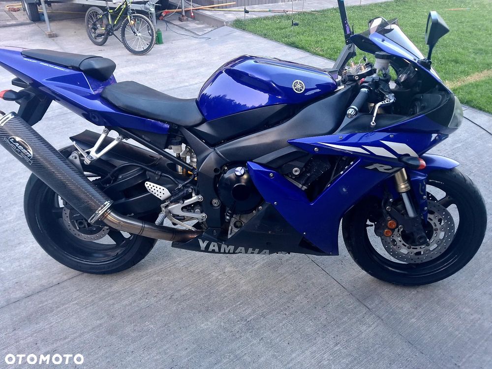 Yamaha R1 - 4
