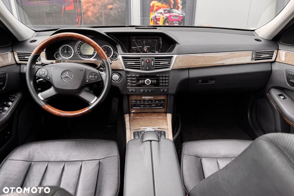 Mercedes-Benz Klasa E 350 CGI 7G-TRONIC Elegance - 34