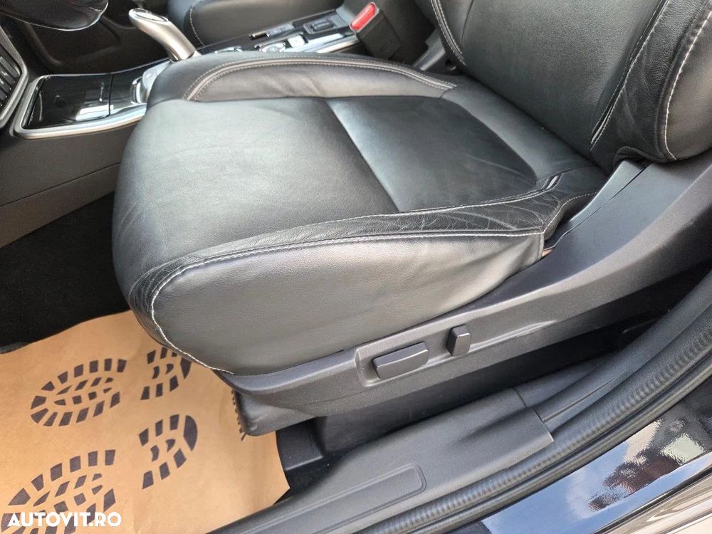 Mitsubishi Outlander 2.0 4WD Plug-In Hybrid - 21