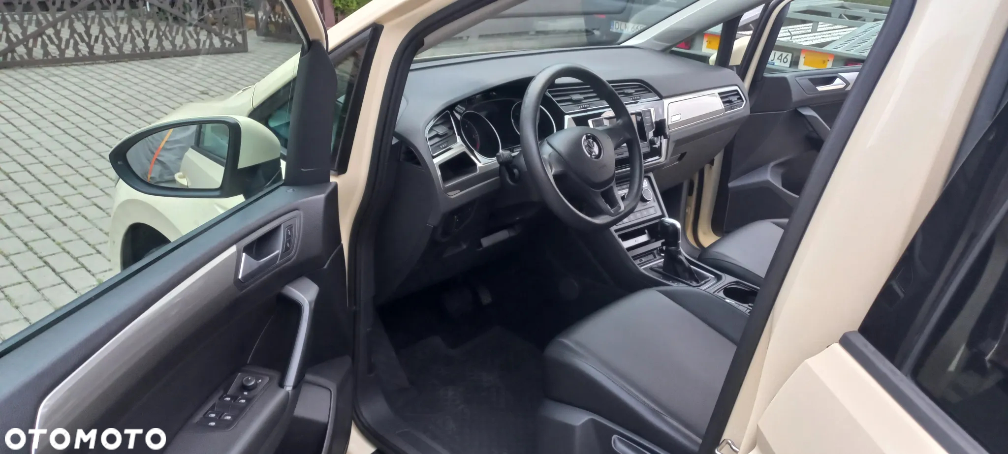 Volkswagen Touran - 10
