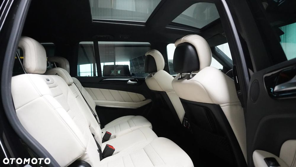 Mercedes-Benz GLS - 12