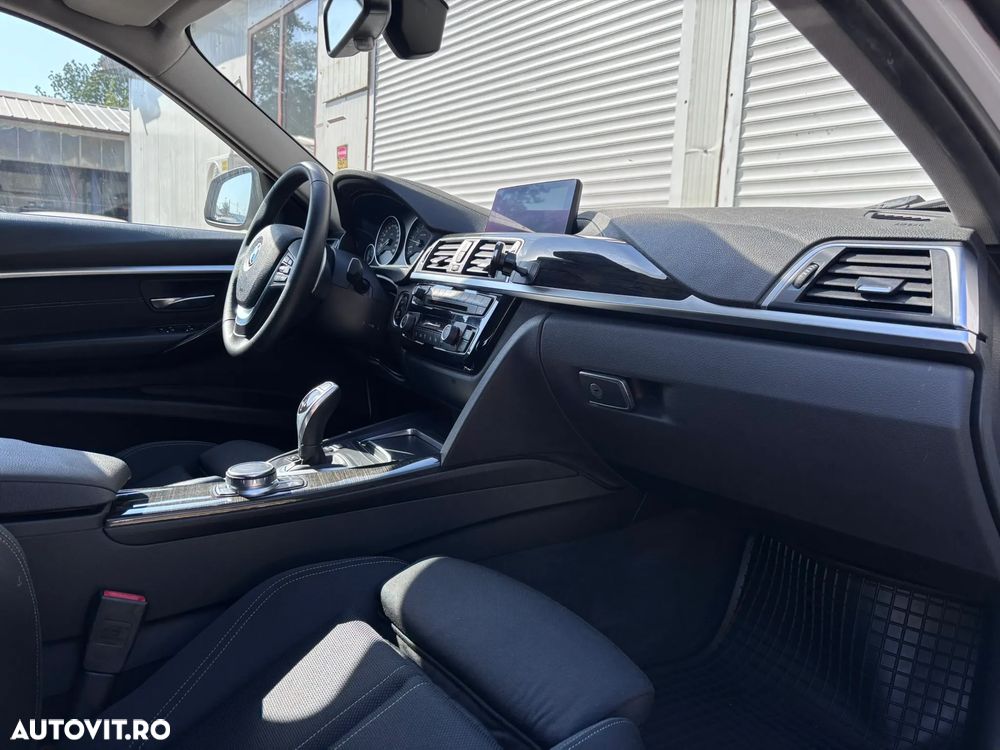 BMW Seria 3 330i xDrive Aut. Sport Line - 28