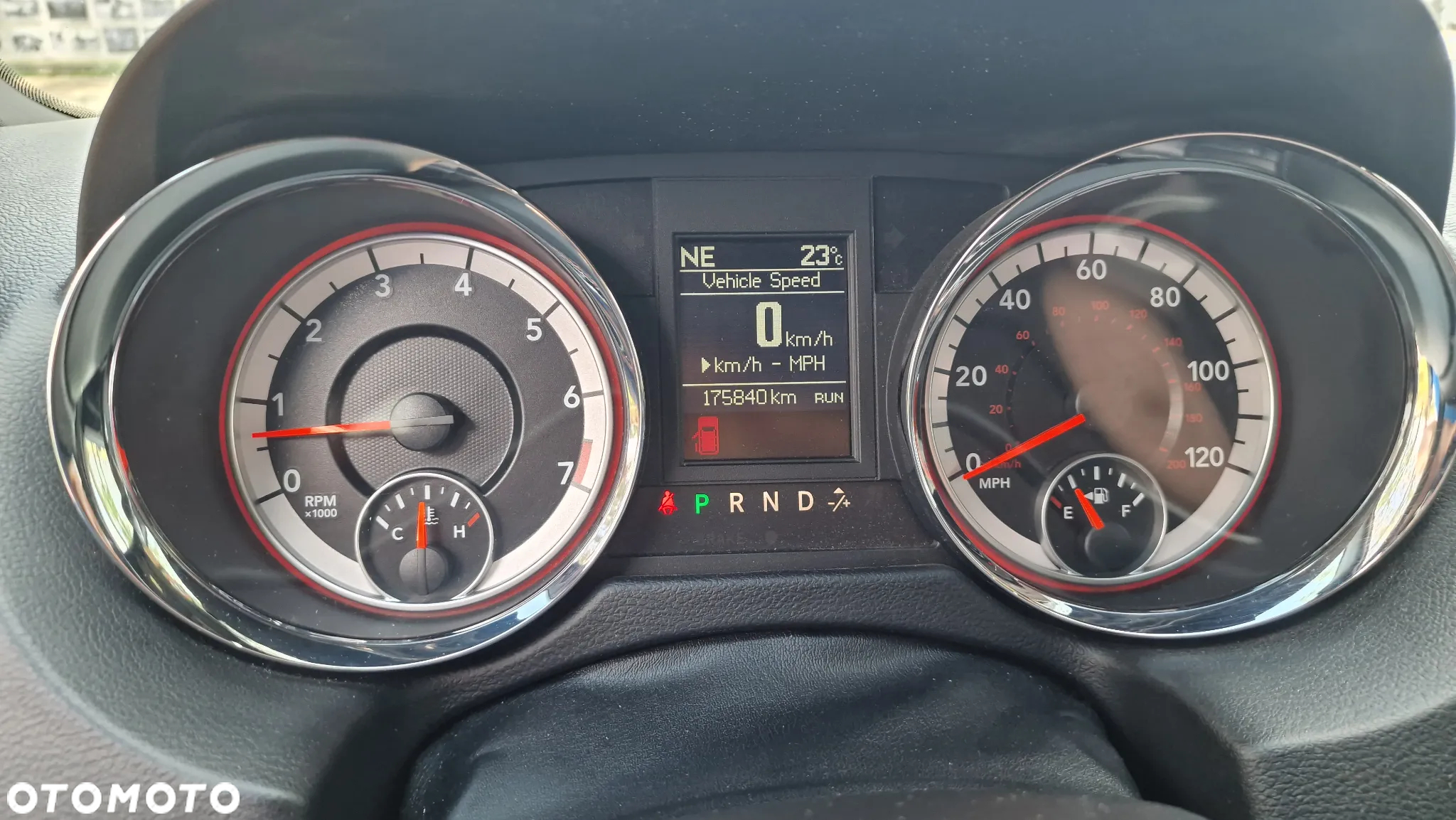 Dodge Grand Caravan - 25
