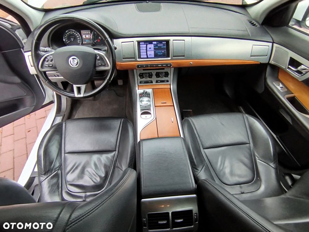Jaguar XF 2.2 D Luxury - 13