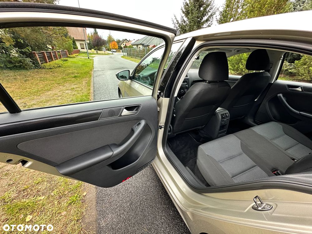 Volkswagen Jetta 1.2 TSI BlueMotion Technology Comfortline - 22