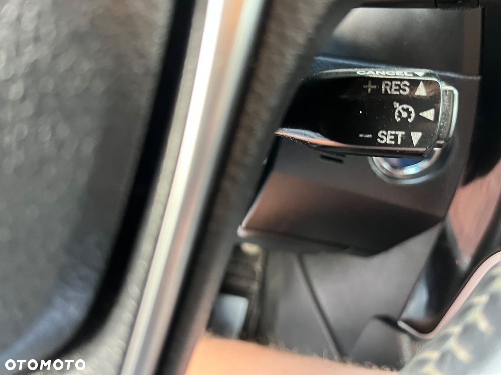 Toyota Auris 1.8 HSD Luna - 12