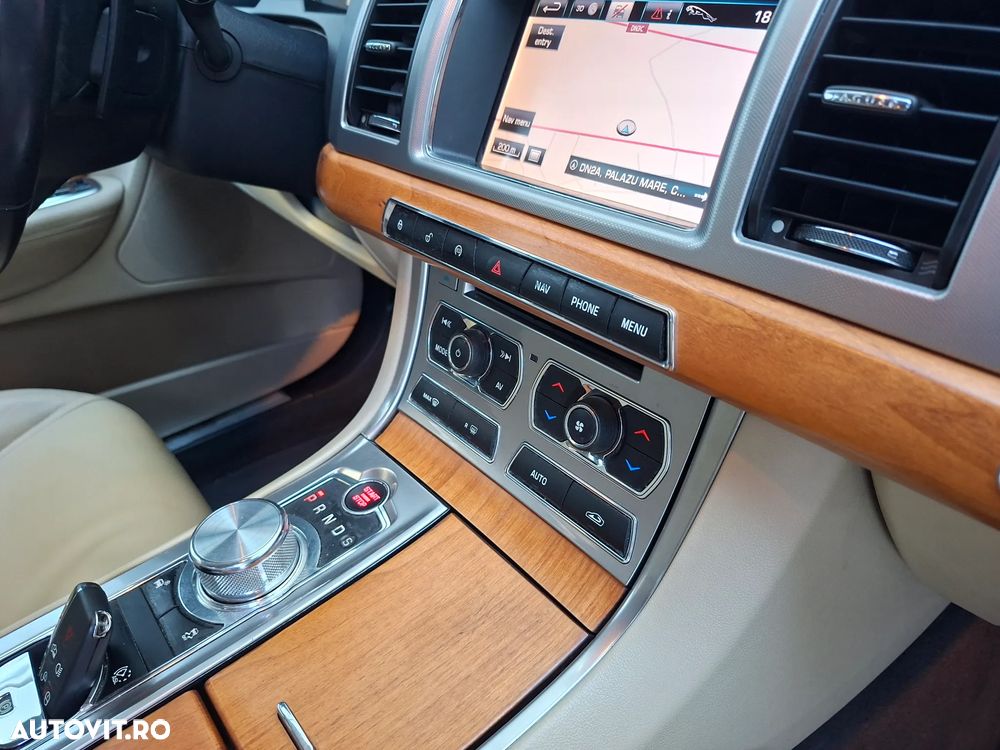 Jaguar XF 2.2D - 21