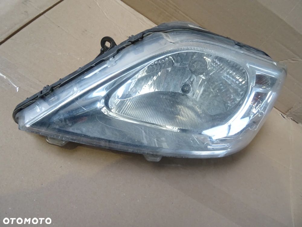 Lampa Dacia Logan Lewy Przód 8200744753 - 2